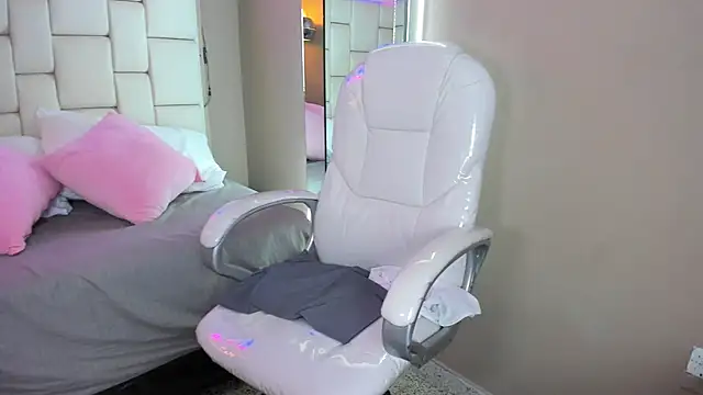 Evelyn sexy18 online show from March 1, 2026, 12:10 am