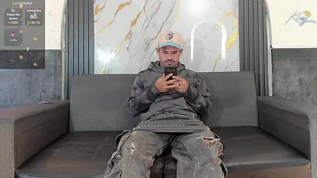 Snapshot of Latins_on_fire chatting on May 20, 2026, 11:18 am Latins on fire online show from May 20, 2026, 11:18 am