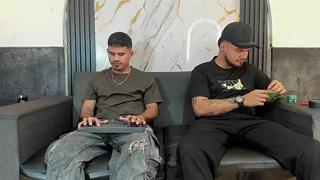 Snapshot of Latins_on_fire chatting on May 9, 2026, 11:24 am Latins on fire online show from May 9, 2026, 11:24 am