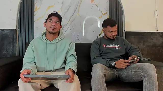 Snapshot of Latins_on_fire chatting on May 3, 2026, 11:37 am Latins on fire online show from May 3, 2026, 11:37 am