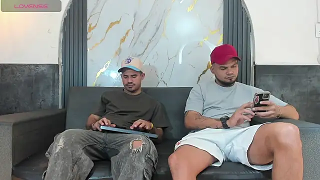 Snapshot of Latins_on_fire chatting on May 17, 2026, 11:43 am Latins on fire online show from May 17, 2026, 11:43 am