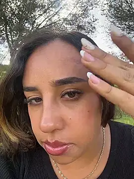 Snapshot of Eyssha chatting on April 19, 2026, 7:49 pm Eyssha online show from April 19, 2026, 7:49 pm