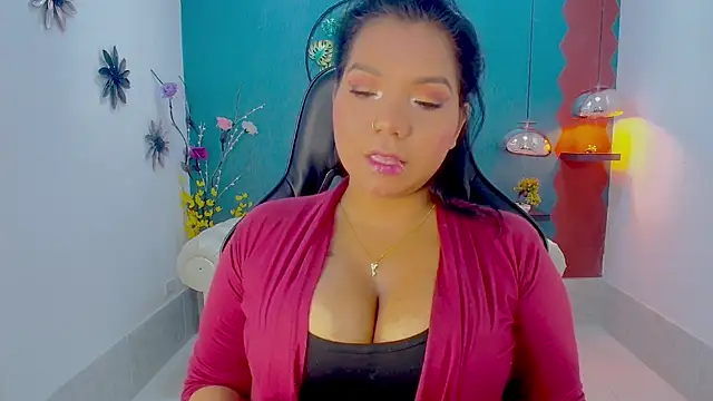 Elizabeth Suan  online show from May 10, 2026, 12:20 pm