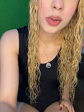 Snapshot of loirinha_atrevida chatting on March 16, 2026, 4:54 pm loirinha atrevida online show from March 16, 2026, 4:54 pm