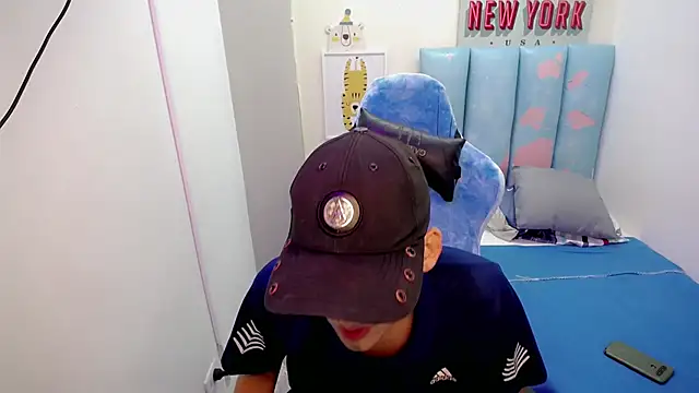 Houston bby  online show from February 22, 2026, 7:37 pm