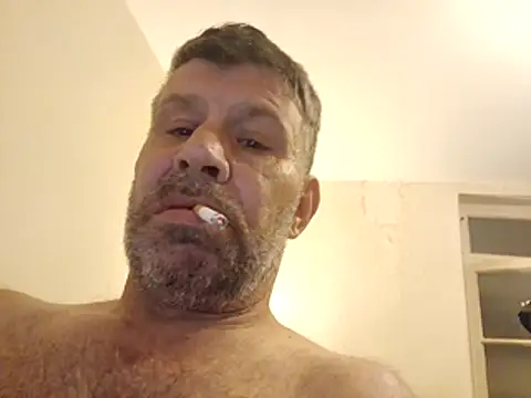 Snapshot of stud2512 chatting on May 4, 2026, 11:29 pm stud2512 online show from May 4, 2026, 11:29 pm