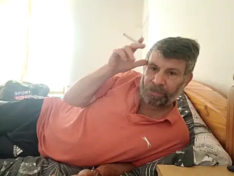 Snapshot of stud2512 chatting on April 19, 2026, 8:15 am stud2512 online show from April 19, 2026, 8:15 am