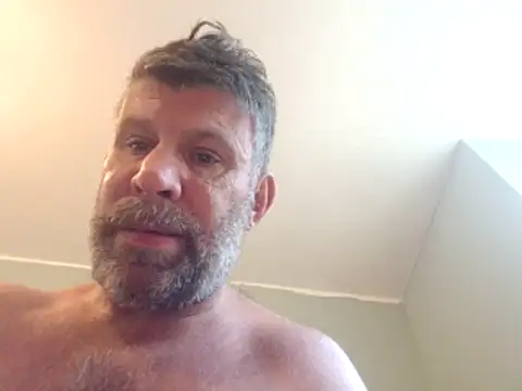 Snapshot of stud2512 chatting on May 18, 2026, 5:40 pm stud2512 online show from May 18, 2026, 5:40 pm