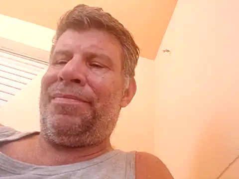 Snapshot of stud2512 chatting on June 20, 2026, 12:43 pm stud2512 online show from June 20, 2026, 12:43 pm