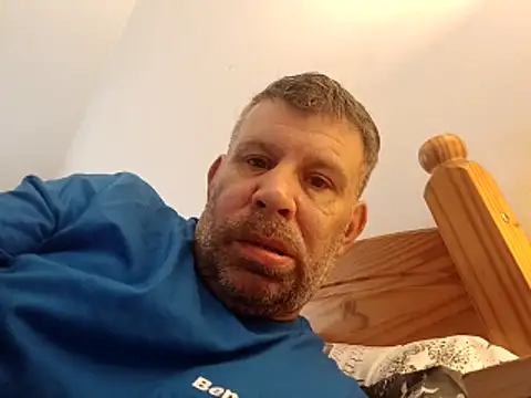 Snapshot of stud2512 chatting on May 3, 2026, 8:52 am stud2512 online show from May 3, 2026, 8:52 am