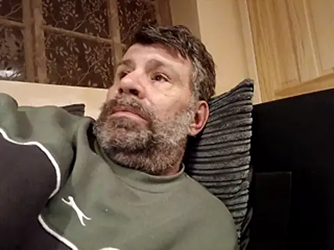 Snapshot of stud2512 chatting on April 16, 2026, 9:39 pm stud2512 online show from April 16, 2026, 9:39 pm