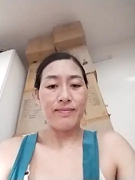 lris-Beauty77 online show from April 23, 2026, 2:51 pm