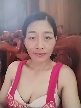 Snapshot of lris-Beauty77 chatting on June 18, 2026, 10:53 am lris-Beauty77 online show from June 18, 2026, 10:53 am