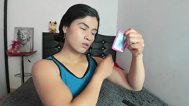 LatinaQueen23 online show from April 22, 2026, 2:46 pm
