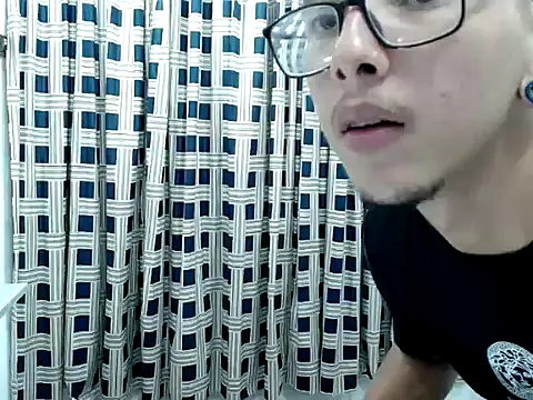 Snapshot of axel_vice chatting on February 21, 2026, 8:27 am axel vice online show from February 21, 2026, 8:27 am