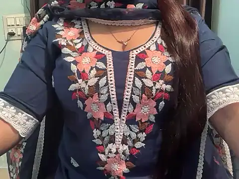 Avneet kaurr1 online show from April 28, 2026, 2:27 am