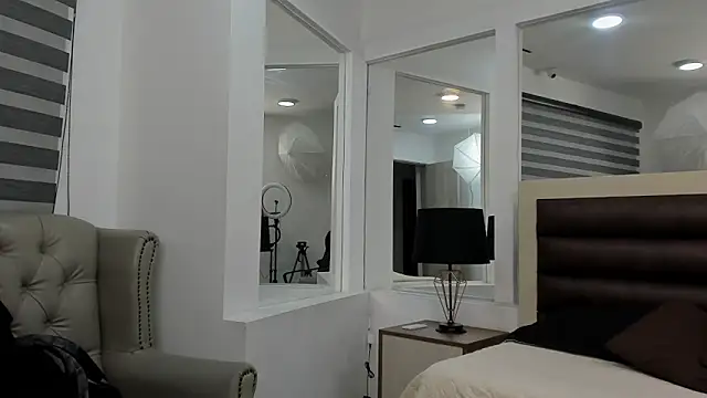 Snapshot of paulys_ chatting on June 19, 2026, 11:38 am paulys online show from June 19, 2026, 11:38 am