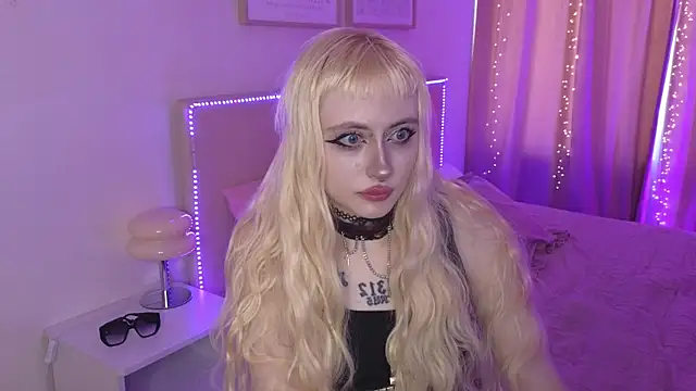 rraffaellka online show from July 12, 2026, 3:02 pm