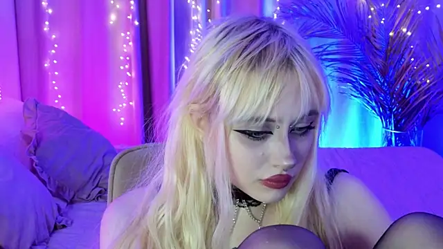 rraffaellka online show from June 18, 2026, 9:42 pm