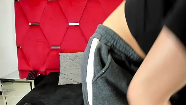 Snapshot of Alicee_Grey chatting on February 26, 2026, 1:55 pm Alicee Grey online show from February 26, 2026, 1:55 pm