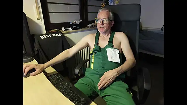 Snapshot of loenne1 chatting on May 1, 2026, 8:58 pm loenne1 online show from May 1, 2026, 8:58 pm