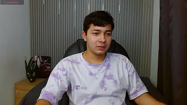 Julian Smith21 online show from April 7, 2026, 12:23 am