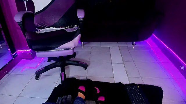 Alana uwu online show from February 25, 2026, 11:43 am