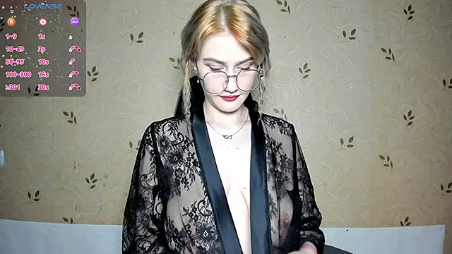 Snapshot of NicoleDaviss chatting on June 12, 2026, 7:33 pm NicoleDaviss online show from June 12, 2026, 7:33 pm