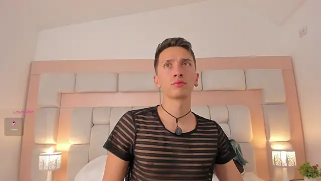 Thiago Jones1 online show from March 17, 2026, 7:50 pm