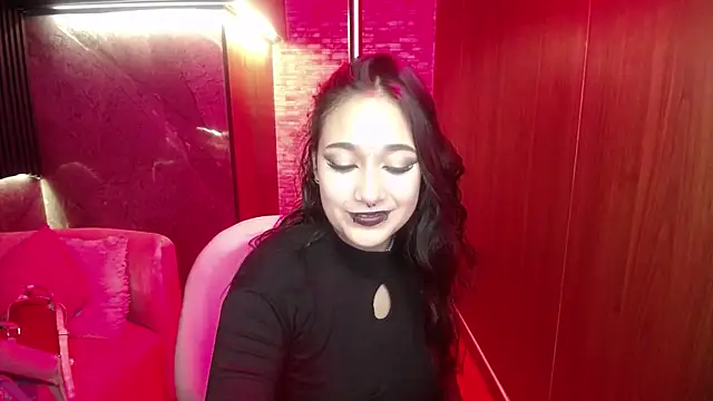 Aura cute  online show from April 22, 2026, 3:35 am