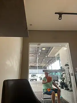 Snapshot of andre013pg chatting on February 25, 2026, 2:17 pm andre013pg online show from February 25, 2026, 2:17 pm