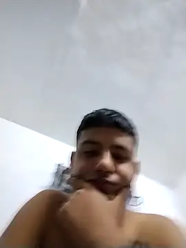 Snapshot of trox_memide21cm chatting on February 22, 2026, 9:22 am trox memide21cm online show from February 22, 2026, 9:22 am