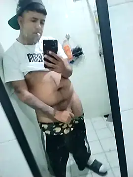 Snapshot of trox_memide21cm chatting on April 14, 2026, 2:11 pm trox memide21cm online show from April 14, 2026, 2:11 pm