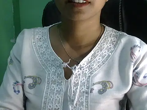 Snapshot of cute_momo_love chatting on April 24, 2026, 5:09 am cute momo love online show from April 24, 2026, 5:09 am