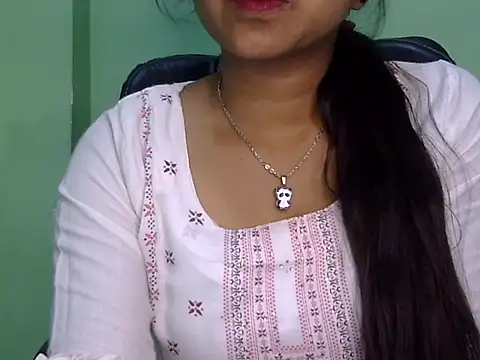 cute momo love online show from March 12, 2026, 5:55 am