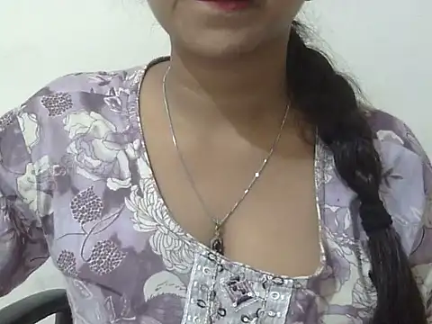 Snapshot of cute_momo_love chatting on July 2, 2026, 4:18 am cute momo love online show from July 2, 2026, 4:18 am