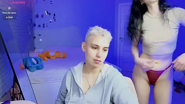 LuxuryLoverss online show from April 29, 2026, 11:03 am