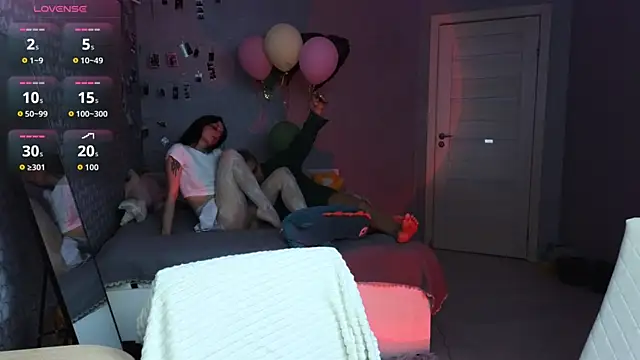 LuxuryLoverss online show from April 5, 2026, 11:06 am