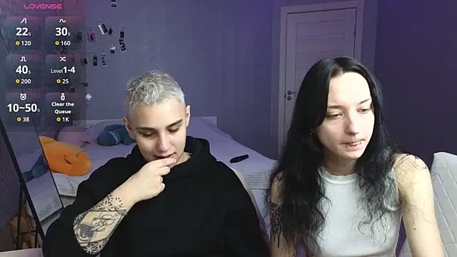 LuxuryLoverss online show from April 28, 2026, 11:14 am