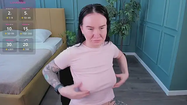 Snapshot of JustGrace chatting on April 10, 2026, 5:36 am JustGrace online show from April 10, 2026, 5:36 am