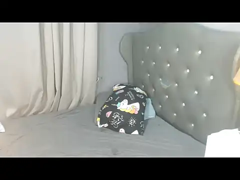 Ela Rossie online show from April 5, 2026, 2:02 pm