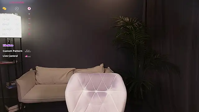 Elle Funning online show from May 22, 2026, 3:59 am