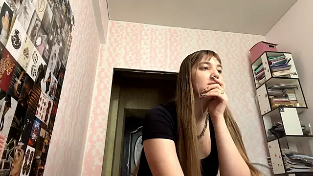 Snapshot of JanineThielman chatting on June 4, 2026, 6:29 am JanineThielman online show from June 4, 2026, 6:29 am