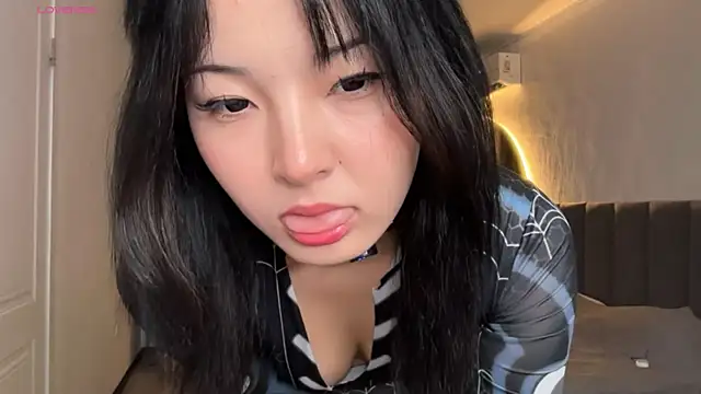 Snapshot of minnie_joy chatting on June 19, 2026, 12:55 pm minnie joy online show from June 19, 2026, 12:55 pm