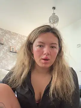 Snapshot of honeyladybee chatting on February 24, 2026, 10:27 am honeyladybee online show from February 24, 2026, 10:27 am