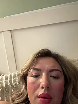 Snapshot of honeyladybee chatting on February 28, 2026, 9:58 pm honeyladybee online show from February 28, 2026, 9:58 pm