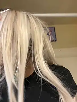 nightmar3doll online show from April 24, 2026, 7:32 am