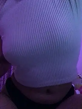 Snapshot of eemilyy22 chatting on February 24, 2026, 3:29 am eemilyy22 online show from February 24, 2026, 3:29 am