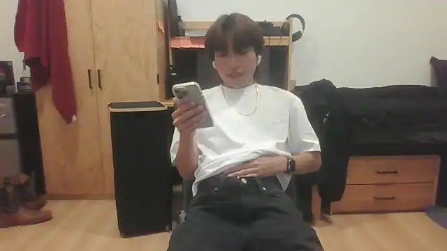 Snapshot of Ethangh001 chatting on February 24, 2026, 3:18 am Ethangh001 online show from February 24, 2026, 3:18 am