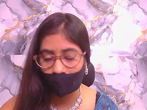 Aayesha-queen online show from May 14, 2026, 4:42 am
